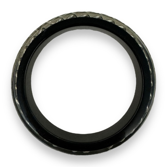 VINTAGE Clear/Black with Silver Chain Inlay Lucite Plastic Bangle Bracelet - Picture 4 of 4